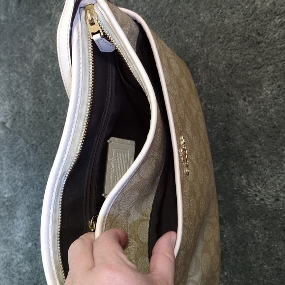 🛍️Coach Beige Signature Crossbody - Picture 4 of 10